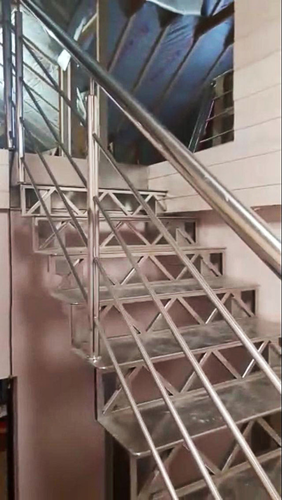 Лестница из нержавеющей стали