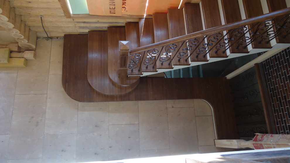 Обложка проекта: Дубовая лестница