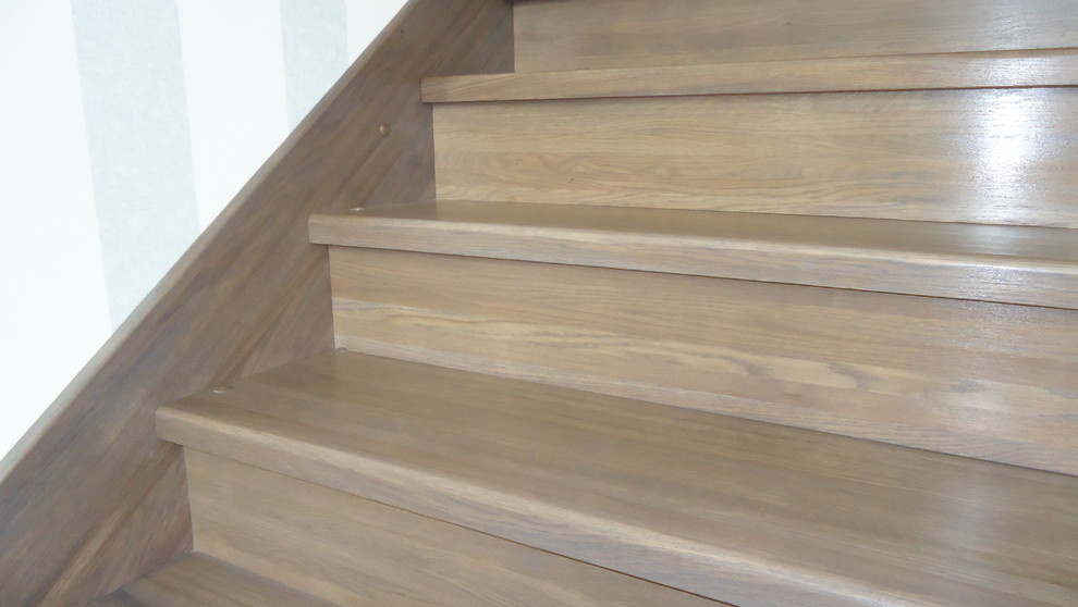 Лестница дуб с кованными балясинами