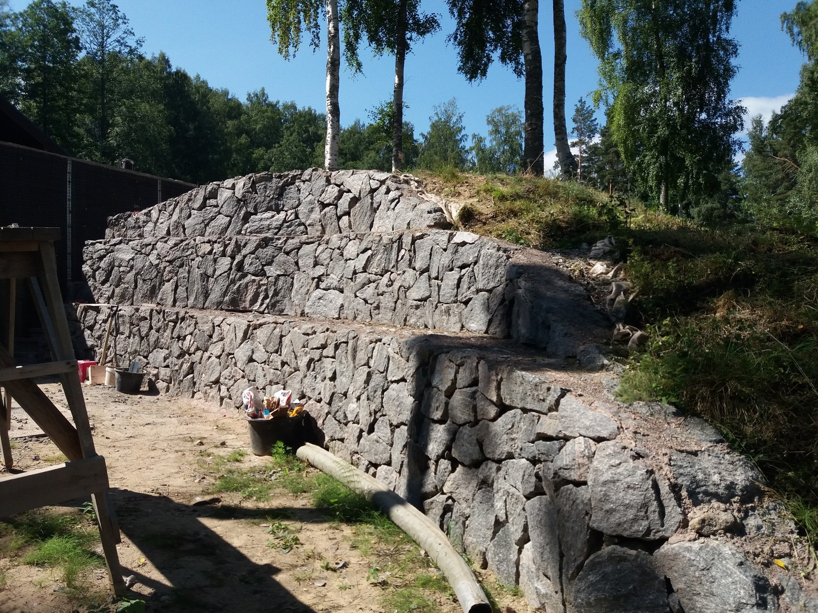 Сад на берегу озера