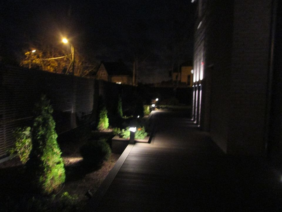 Маленький сад с большой поляной для игр