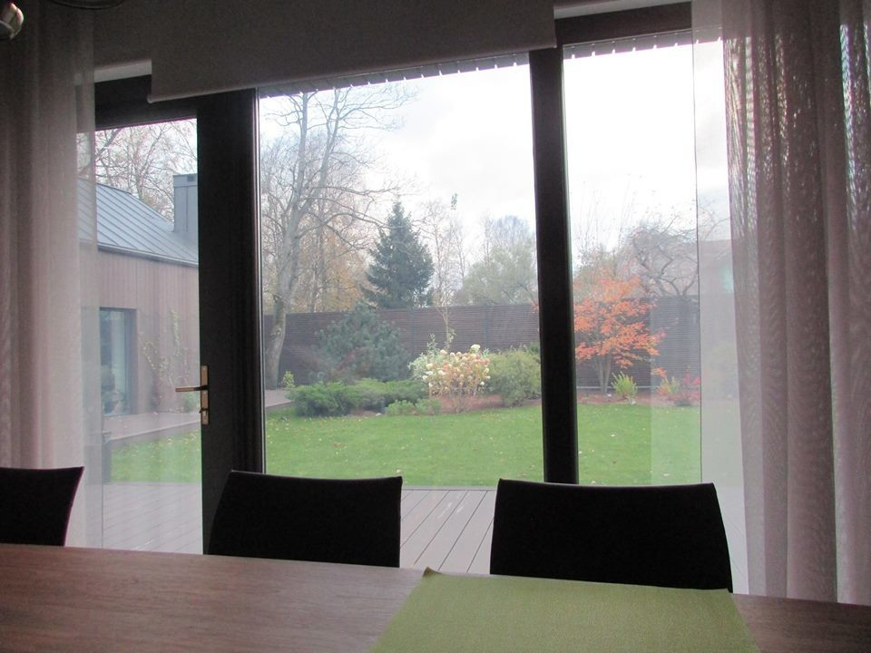 Маленький сад с большой поляной для игр