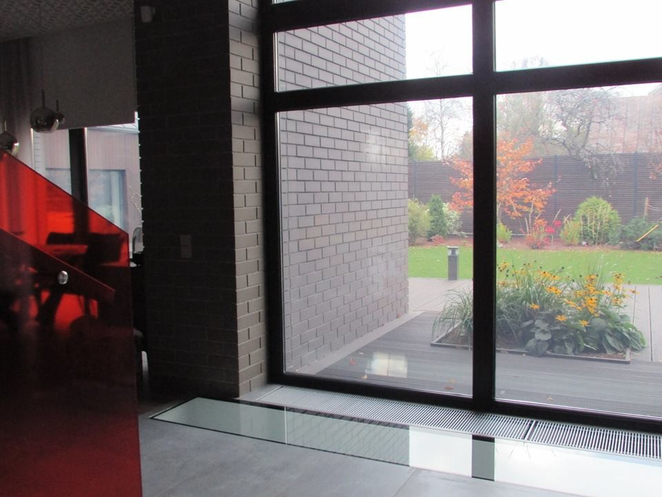 Маленький сад с большой поляной для игр