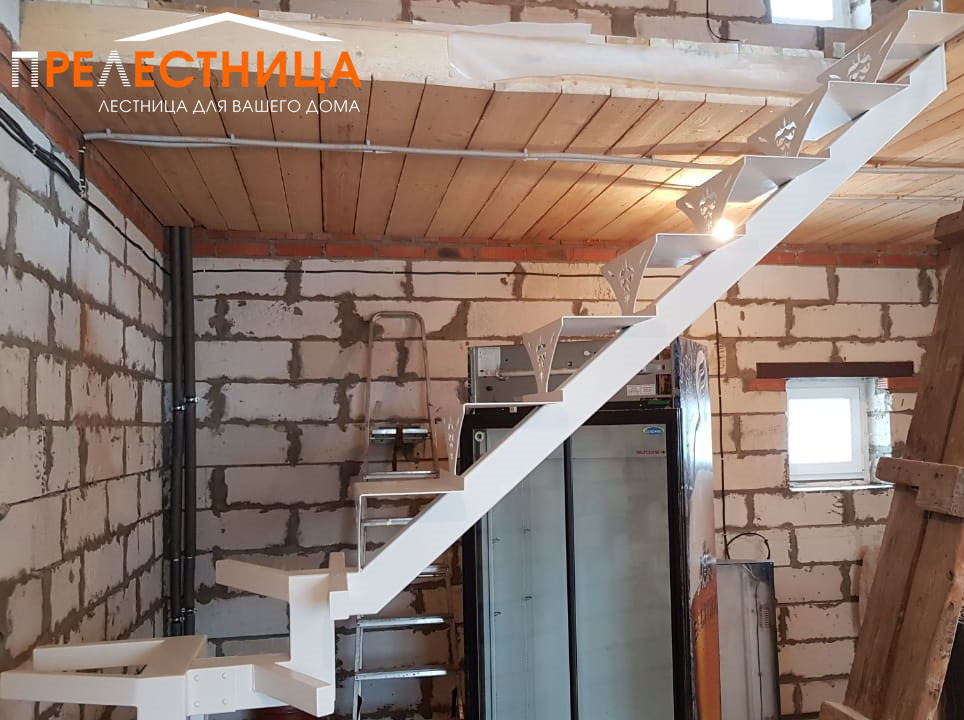 Металлокаркас лестницы с поворотом