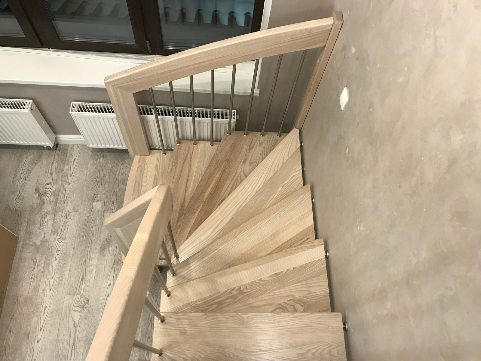 Лестница в двухуровневой квартире