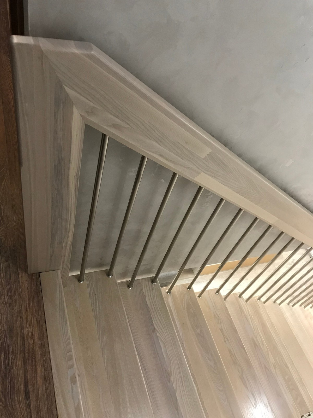 Лестница в двухуровневой квартире