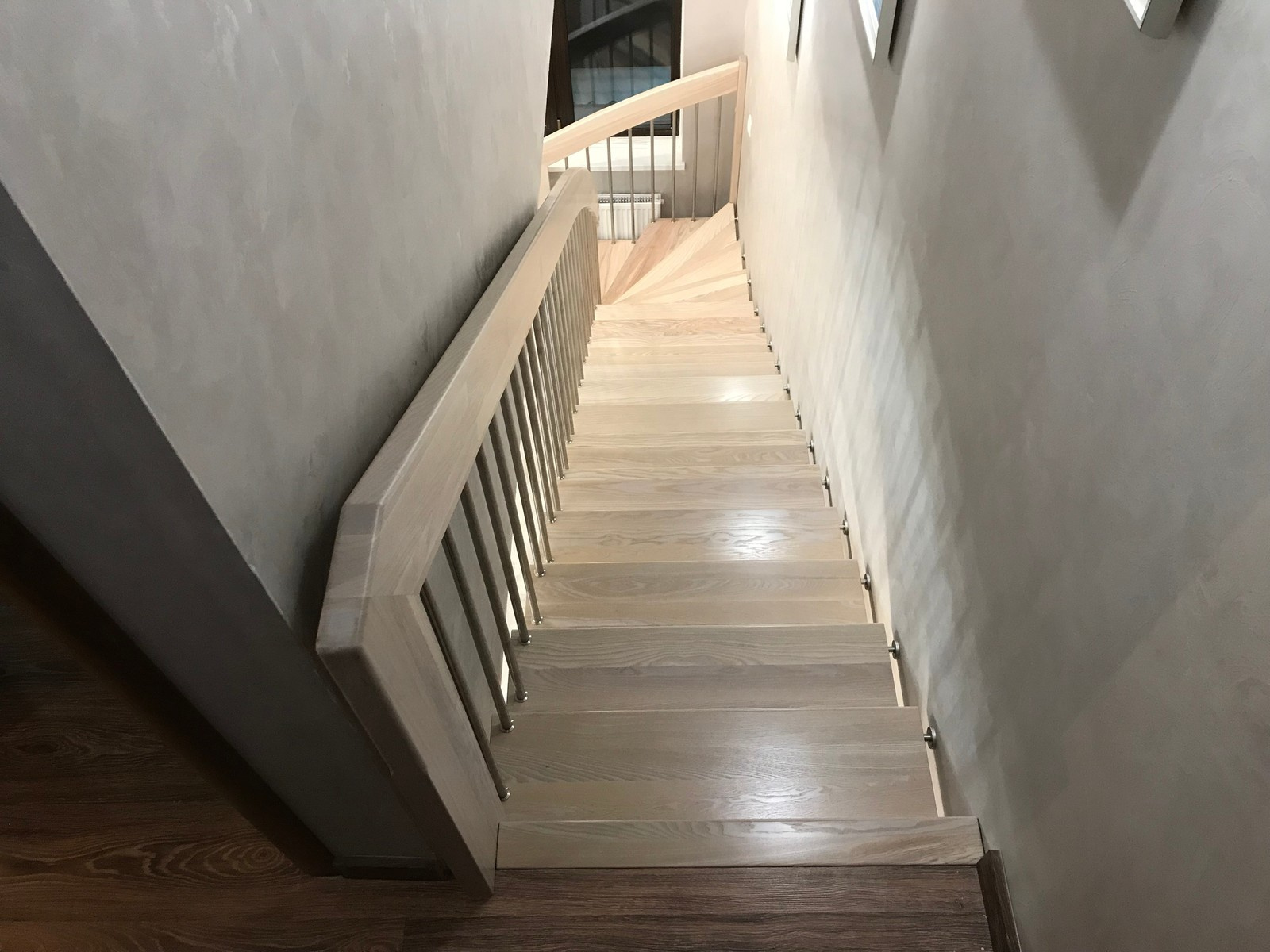 Лестница в двухуровневой квартире