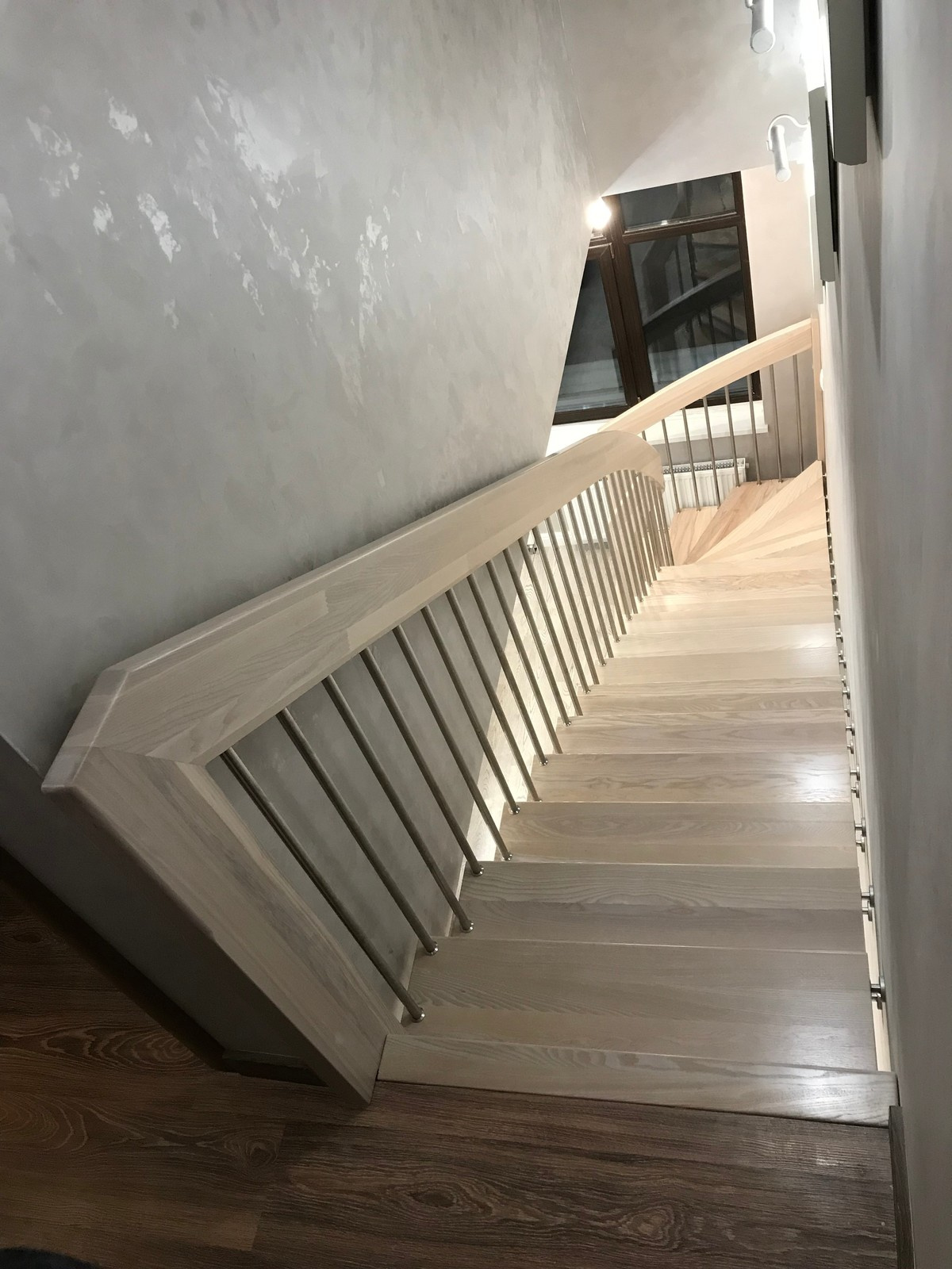 Лестница в двухуровневой квартире