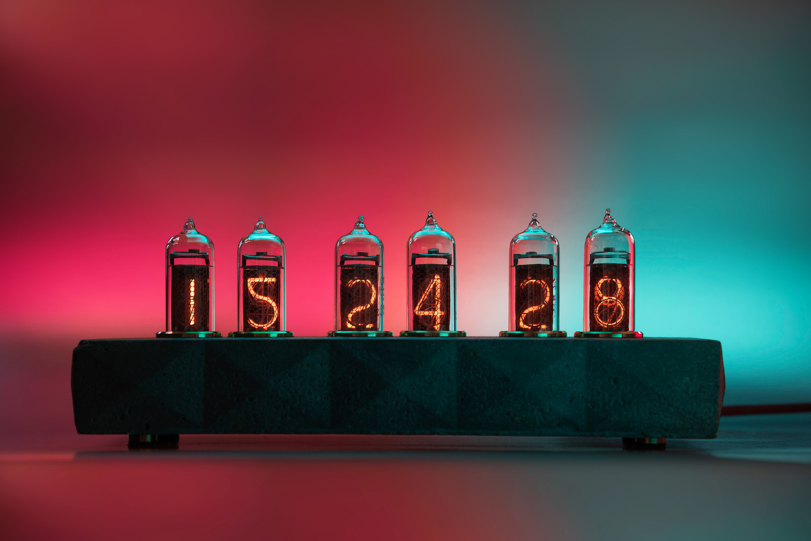 Сатурн-Б, ламповые часы из бетона