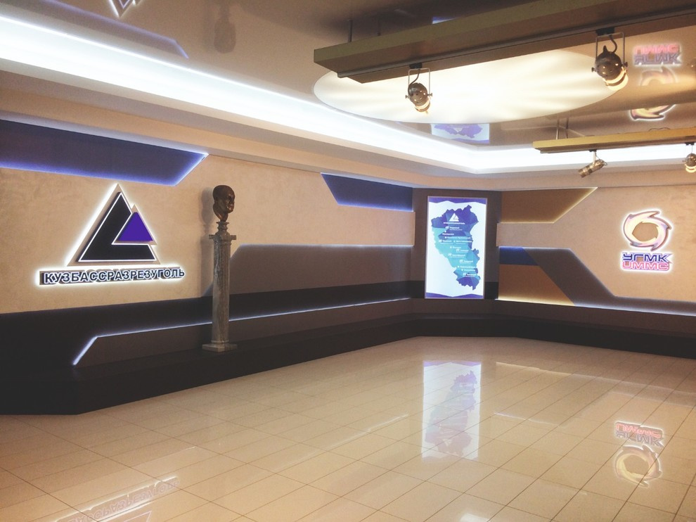 Кузбассразрезуголь: Холл административного здания холдинговой компании