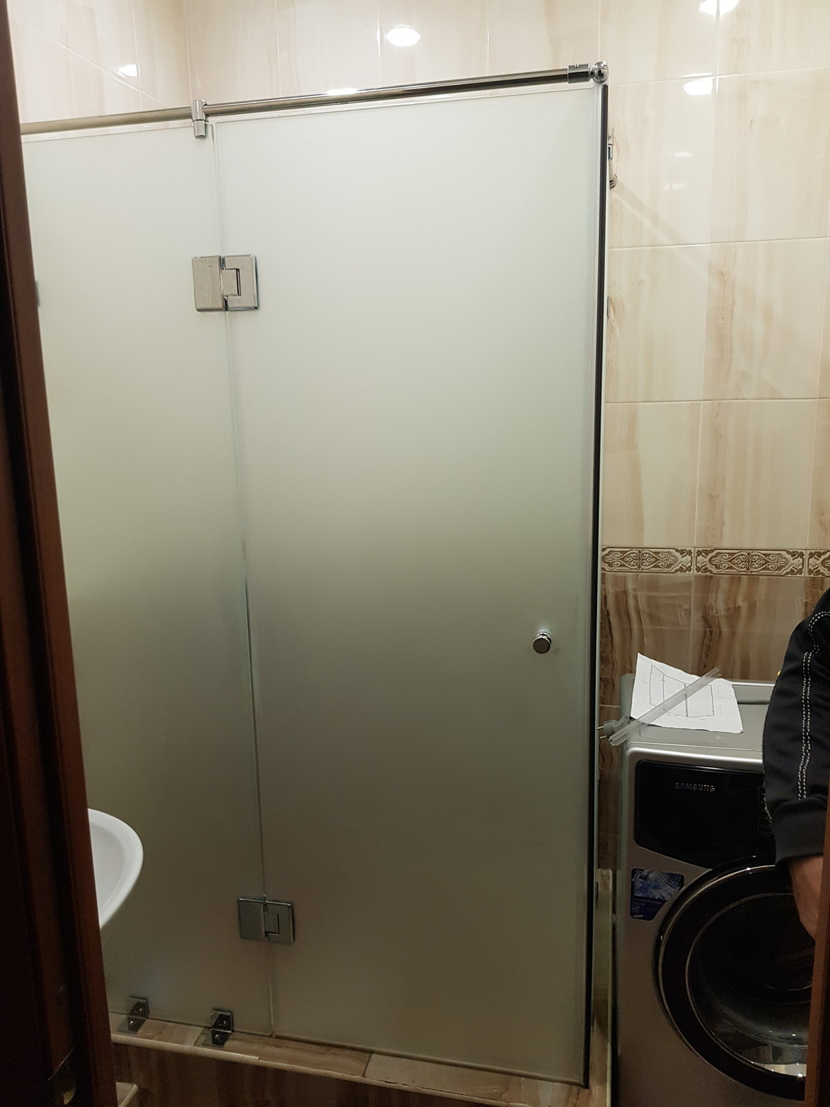 Стеклянная душевая перегородка