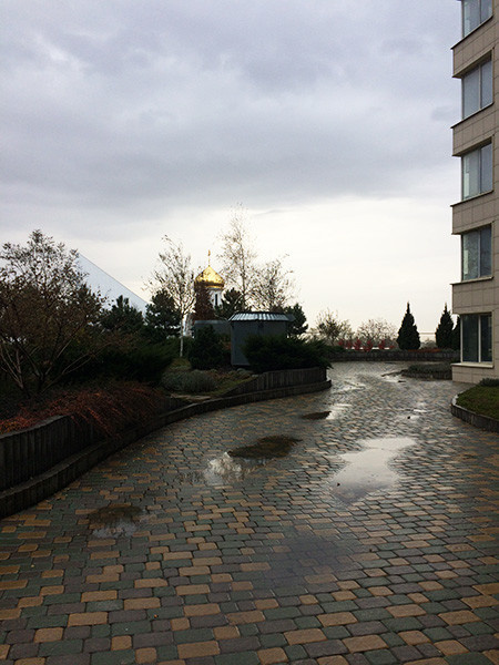 Парк на стилобате бизнес-центра