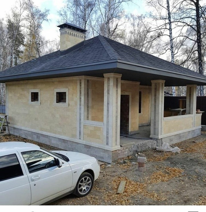 Роскошный жилой дом с отдельно стоящей сауной.