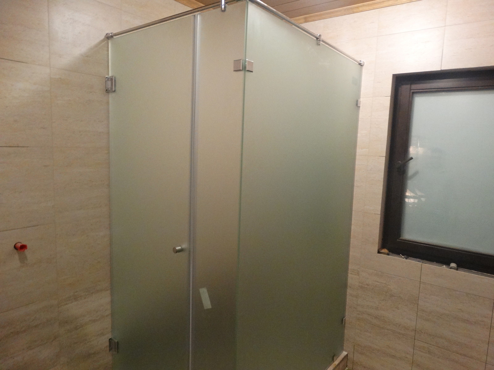 Обложка проекта: Душевая из матового стекла