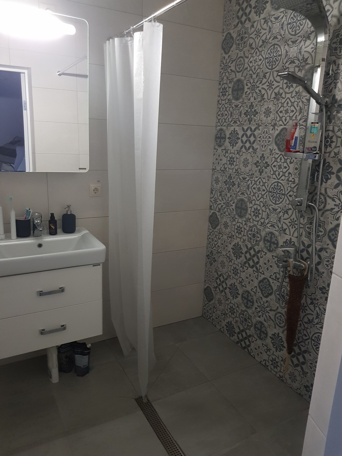 Стеклянная раздвижная перегородка