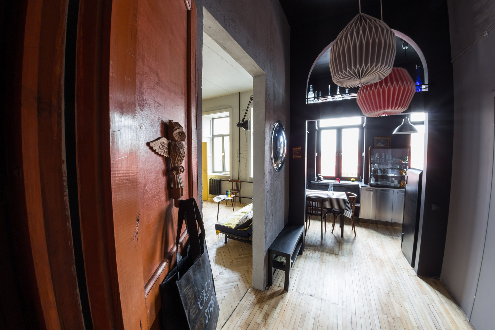 Небольшая двухъярусная квартира