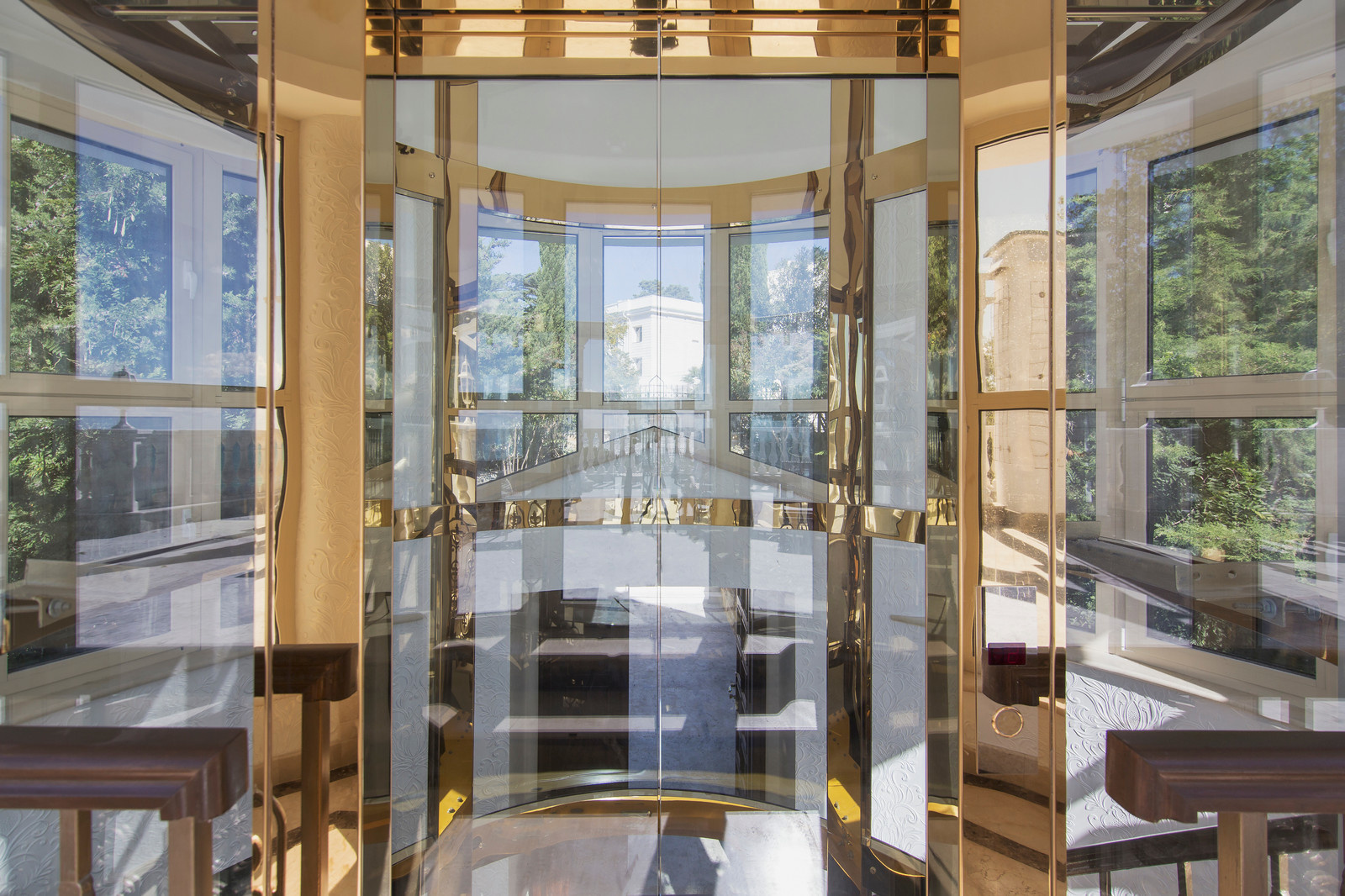 Стеклянный лифт