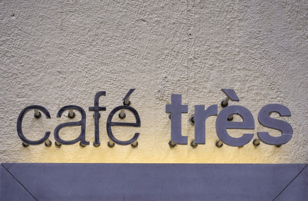 Интерьер кафе "Cafe Tres"