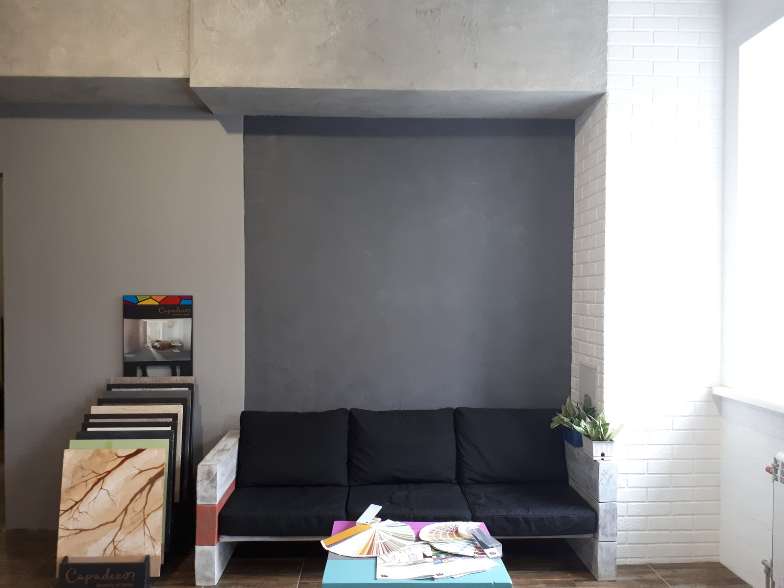 Сочетание нескольких покрытий в интерьере