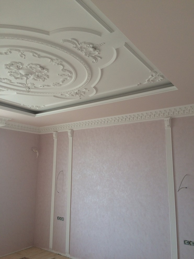 внутренняя отделка с элементами лепнины