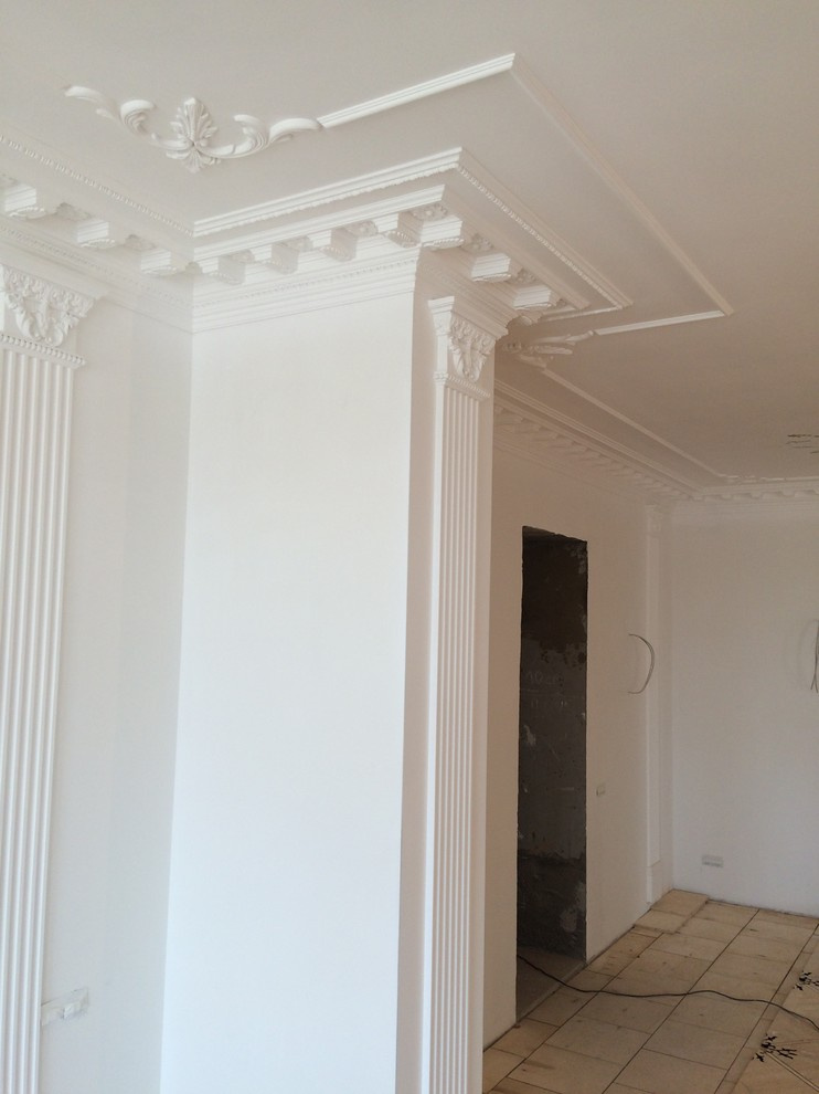 внутренняя отделка с элементами лепнины