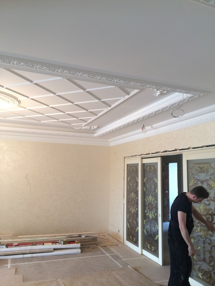 внутренняя отделка с элементами лепнины