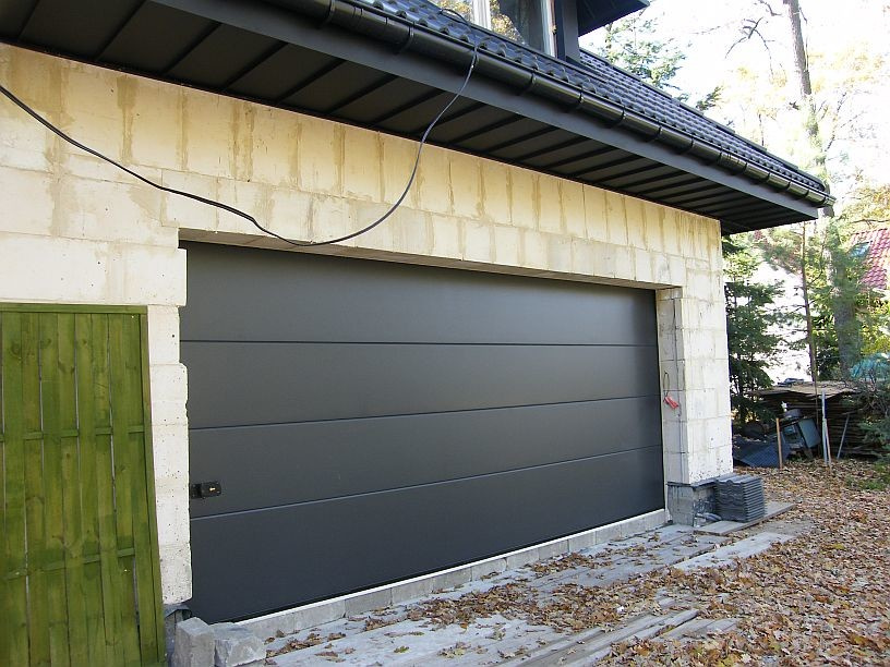 Секционные ворота