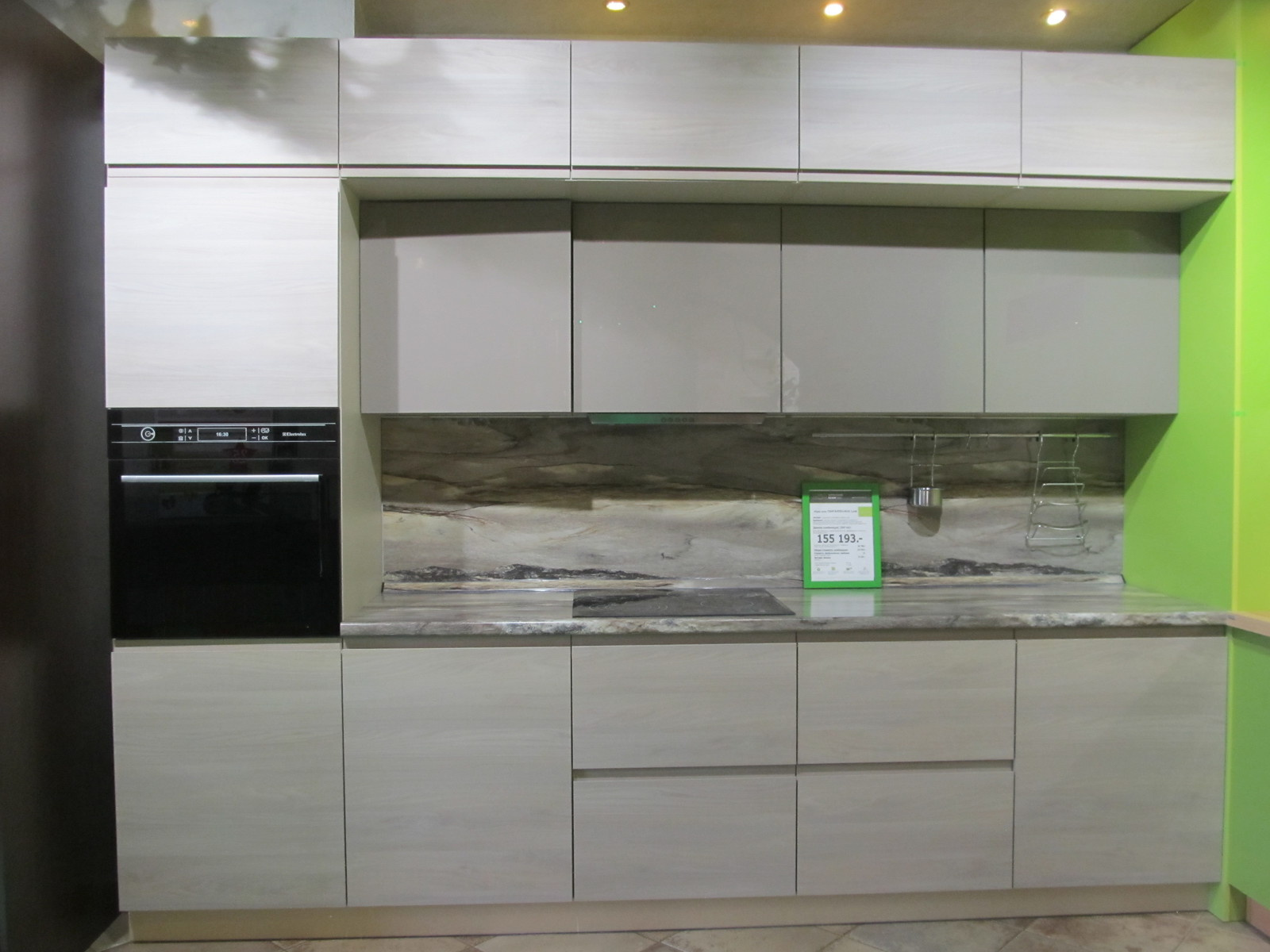 Обложка проекта: Кухня с интегрированной ручкой