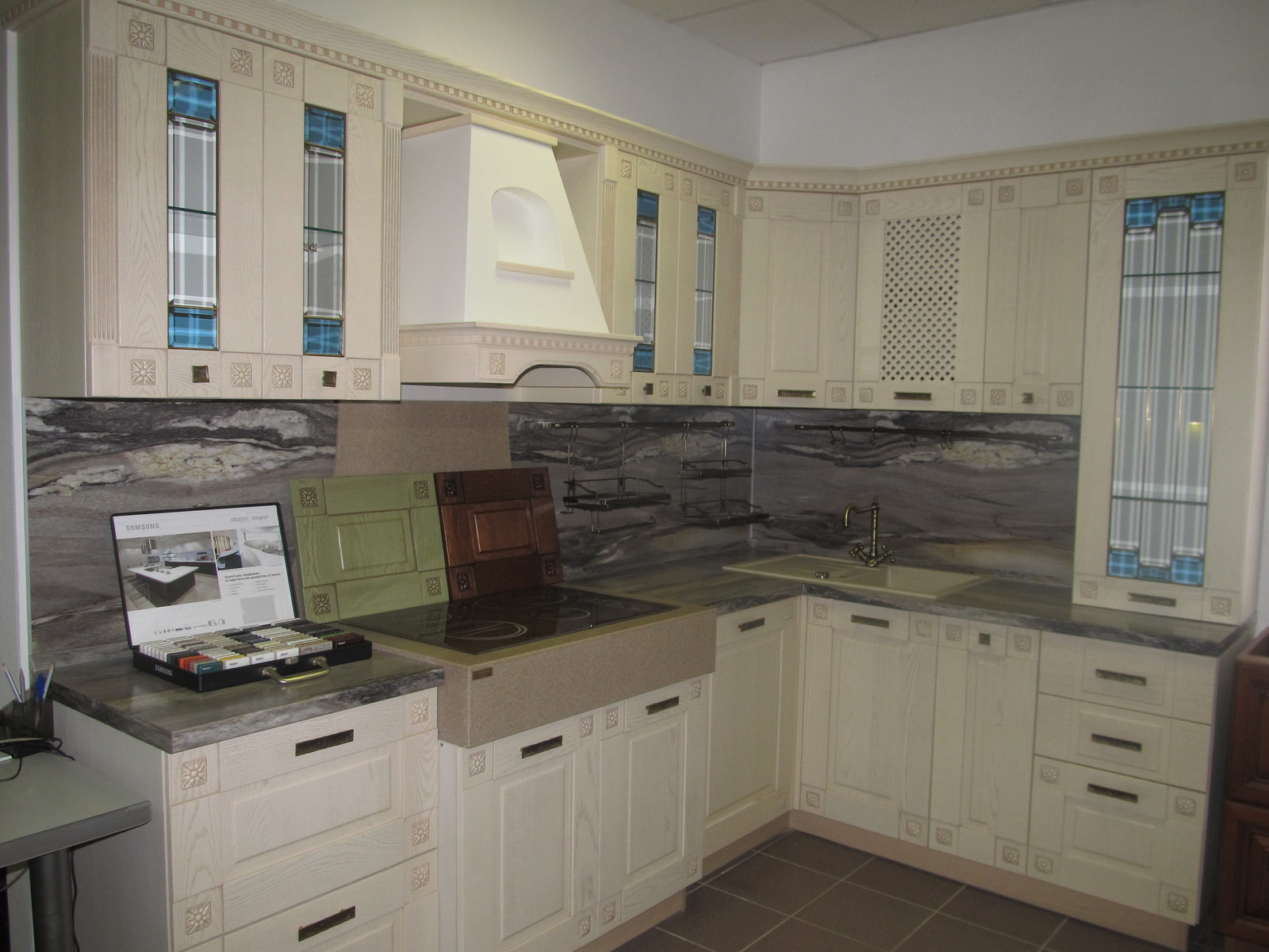 Кухня "Анже"  /  светлая