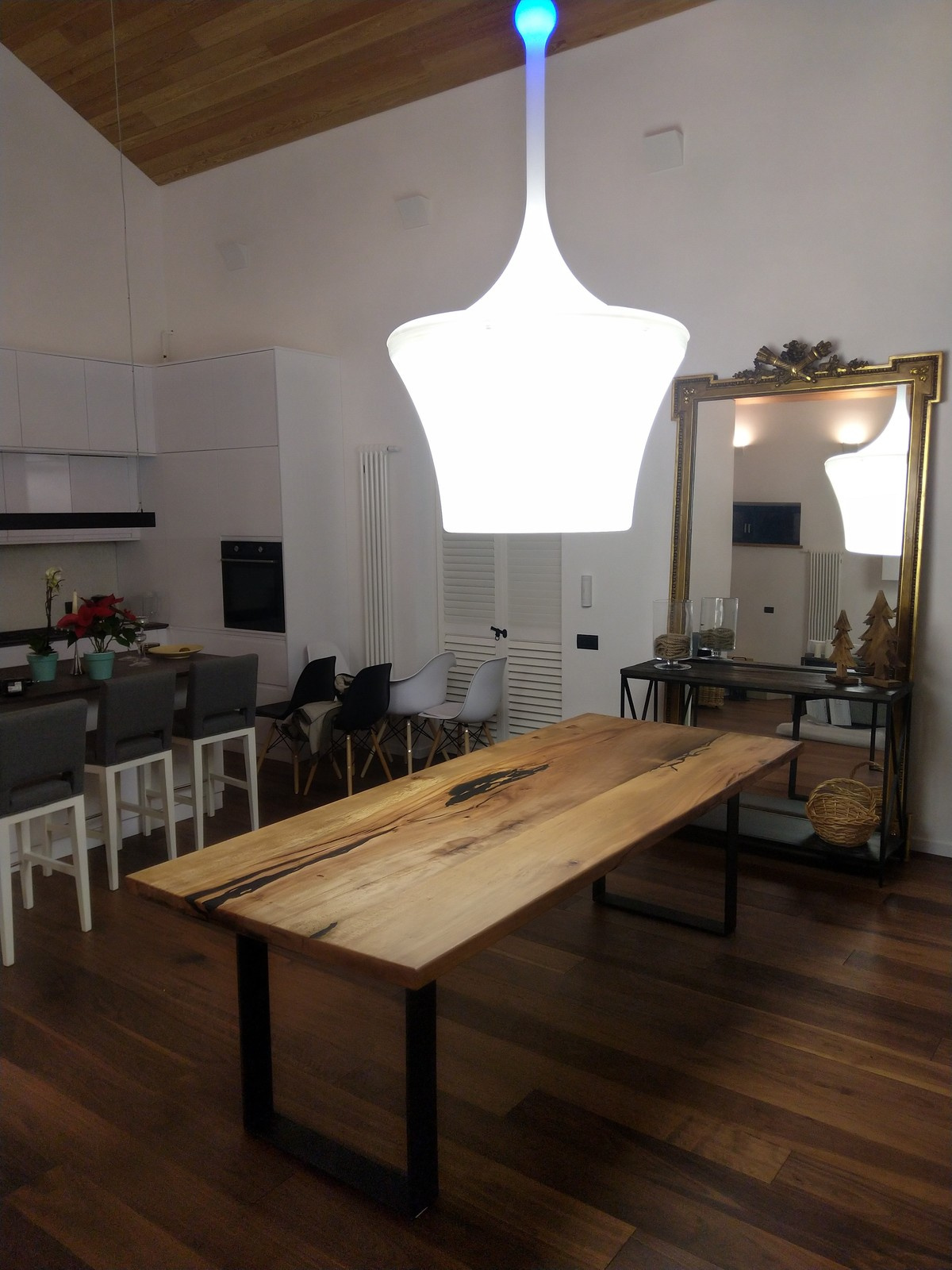 Обеденный стол из слэбов бука