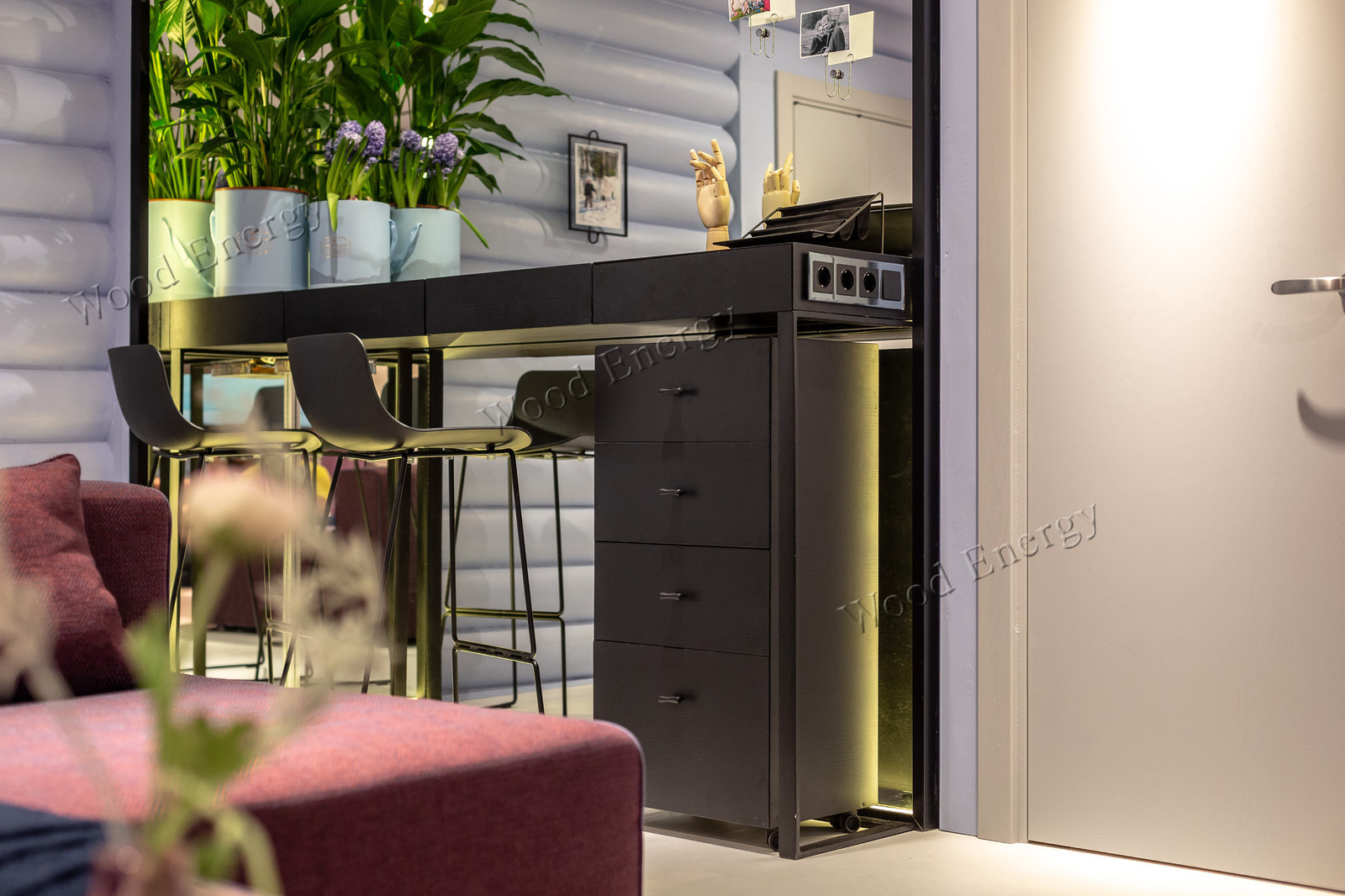 Дизайнерский стол визажиста