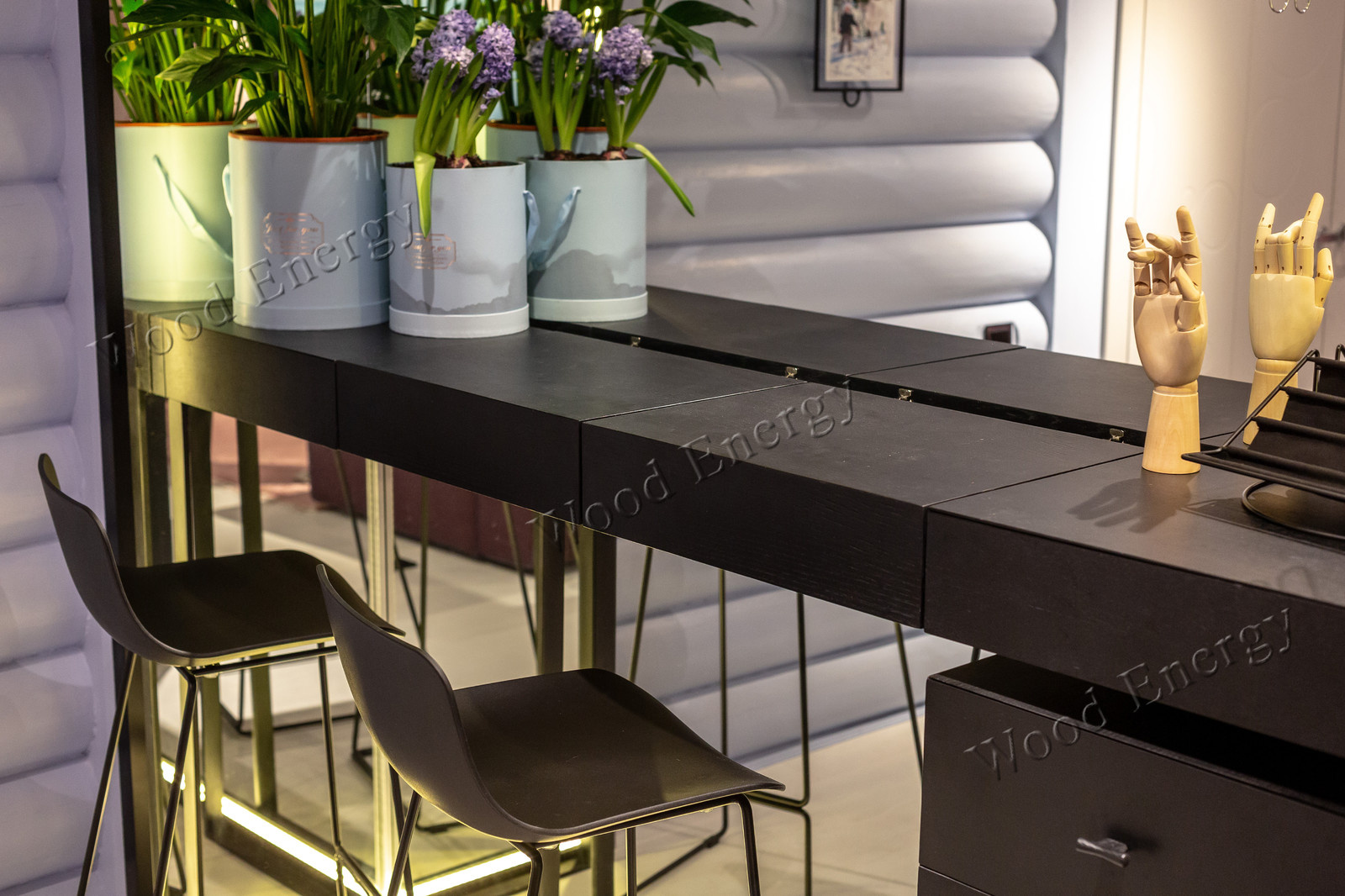 Дизайнерский стол визажиста