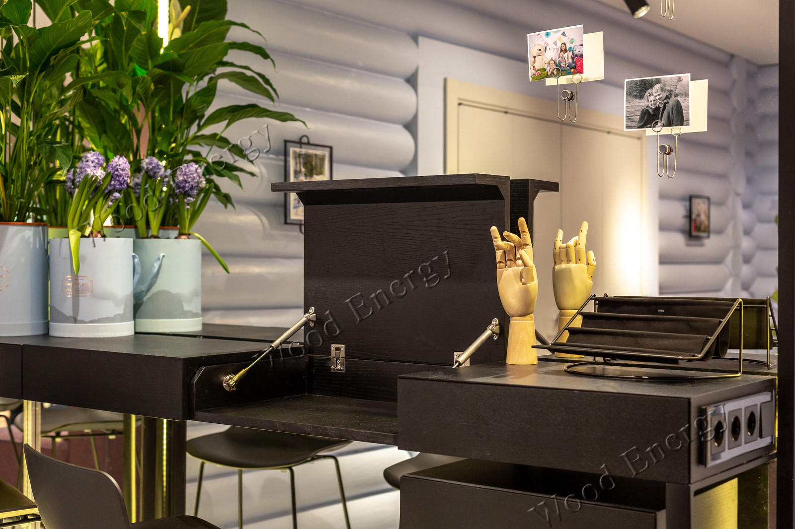 Дизайнерский стол визажиста