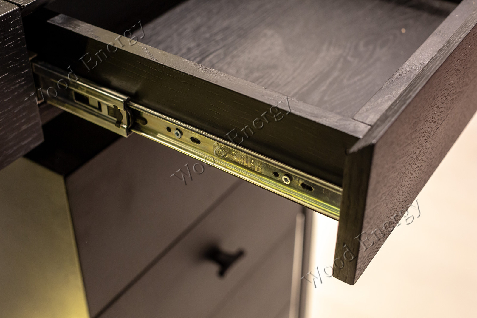 Дизайнерский стол визажиста