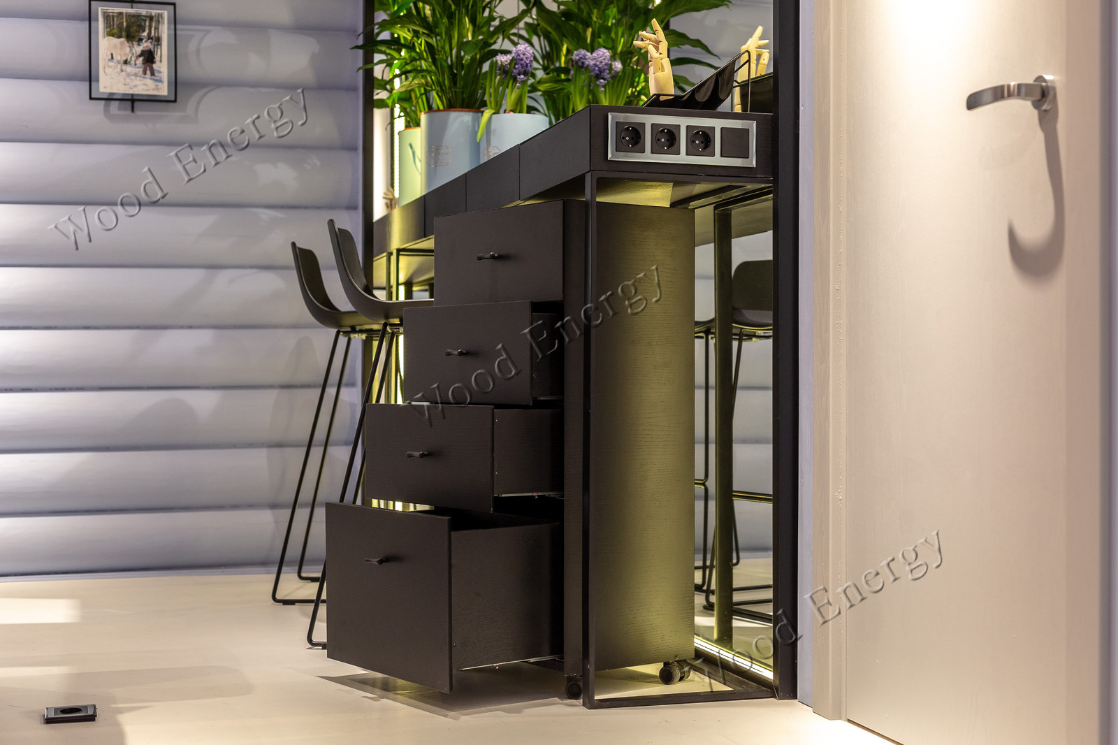 Дизайнерский стол визажиста