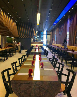 Стулья Hans в ресторане Tanuki Dubai