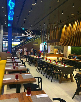 Стулья Hans в ресторане Tanuki Dubai