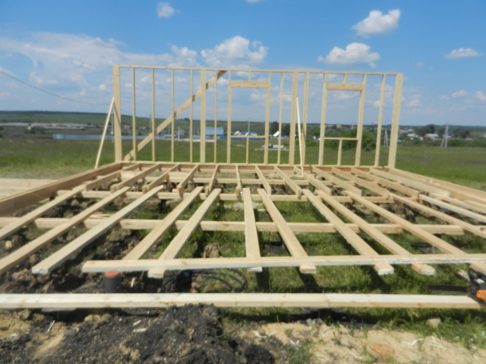 Каркасный дом размером 9х9 метров