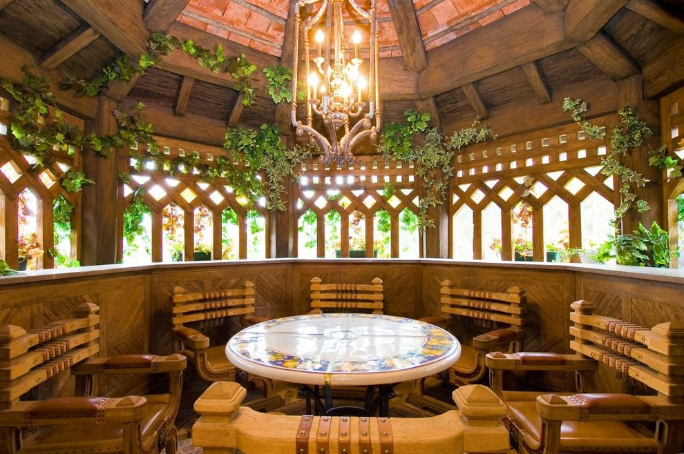 Дом с отделкой деревом и камнем