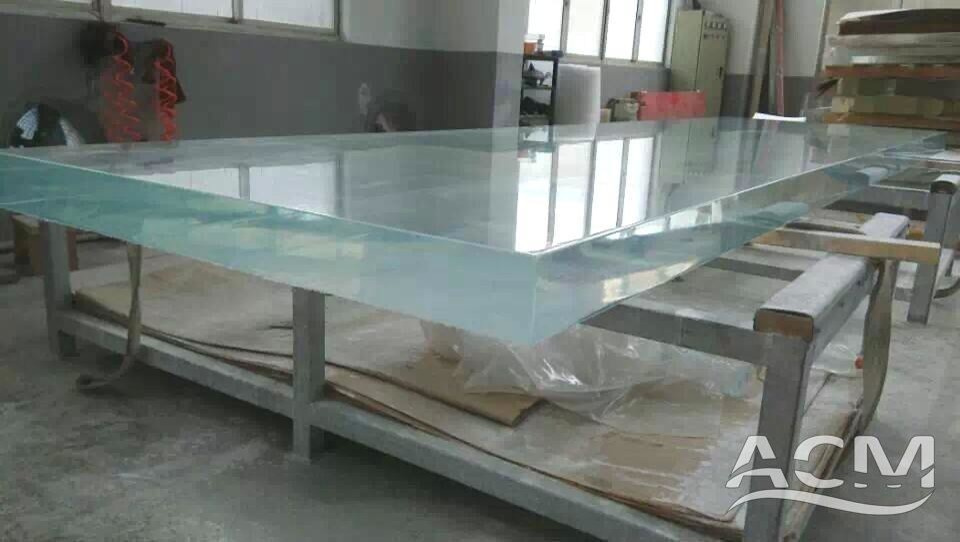 Подводное окно (иллюминатор / борт) в бассейне