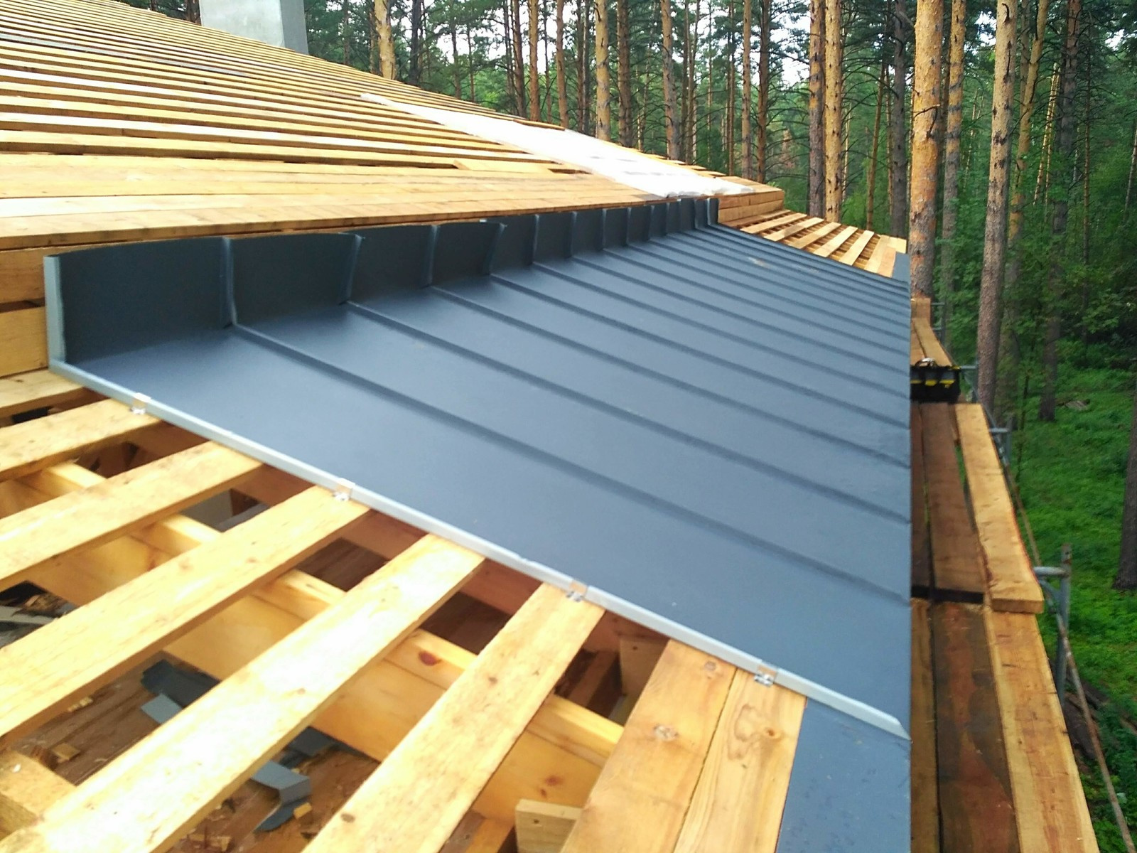 фальцевая кровля, реконструкция частного дома