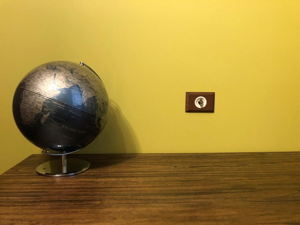 Винтажная электрика Salvador для скрытого монтажа в интерьере загородного дома.