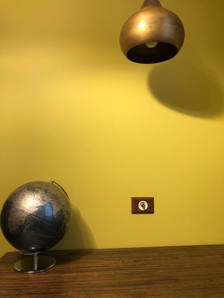 Винтажная электрика Salvador для скрытого монтажа в интерьере загородного дома.