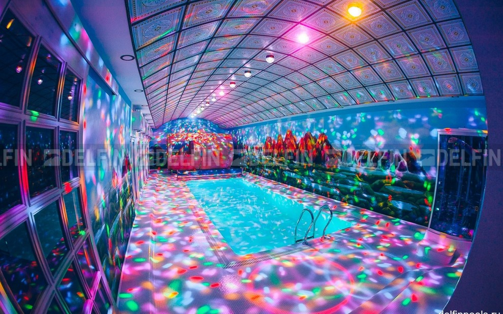 Белоснежный бассейн с диско подсветкой