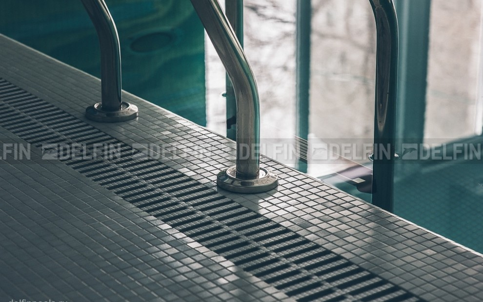 Белоснежный бассейн с диско подсветкой