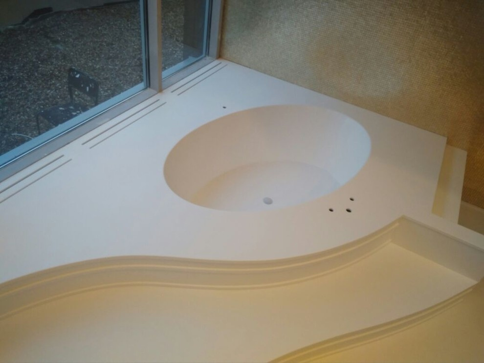 Ванна и подиум из искусственного камня