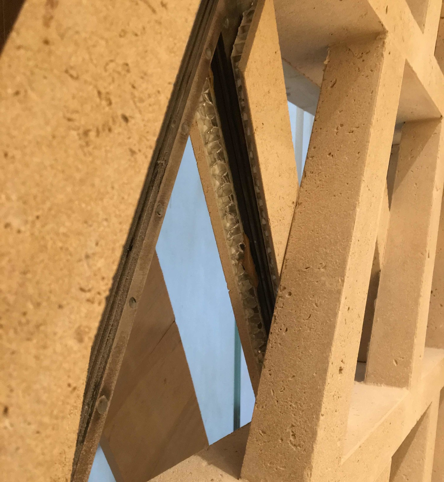 Стена Louis Vuitton