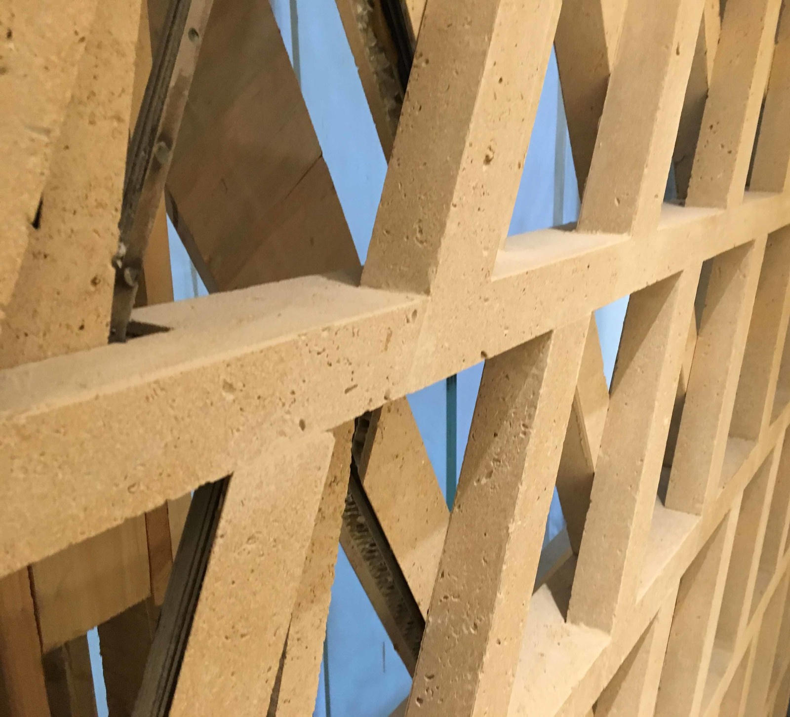 Стена Louis Vuitton