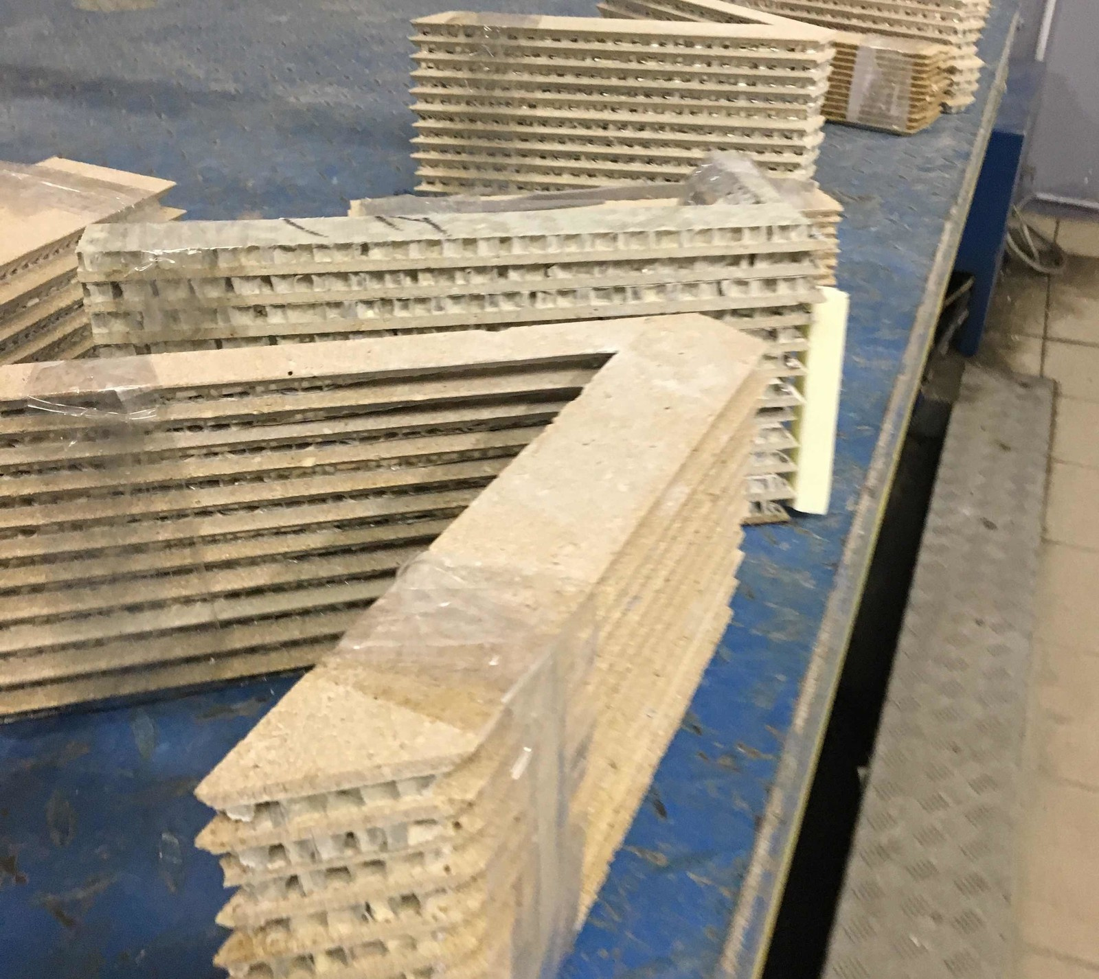 Стена Louis Vuitton