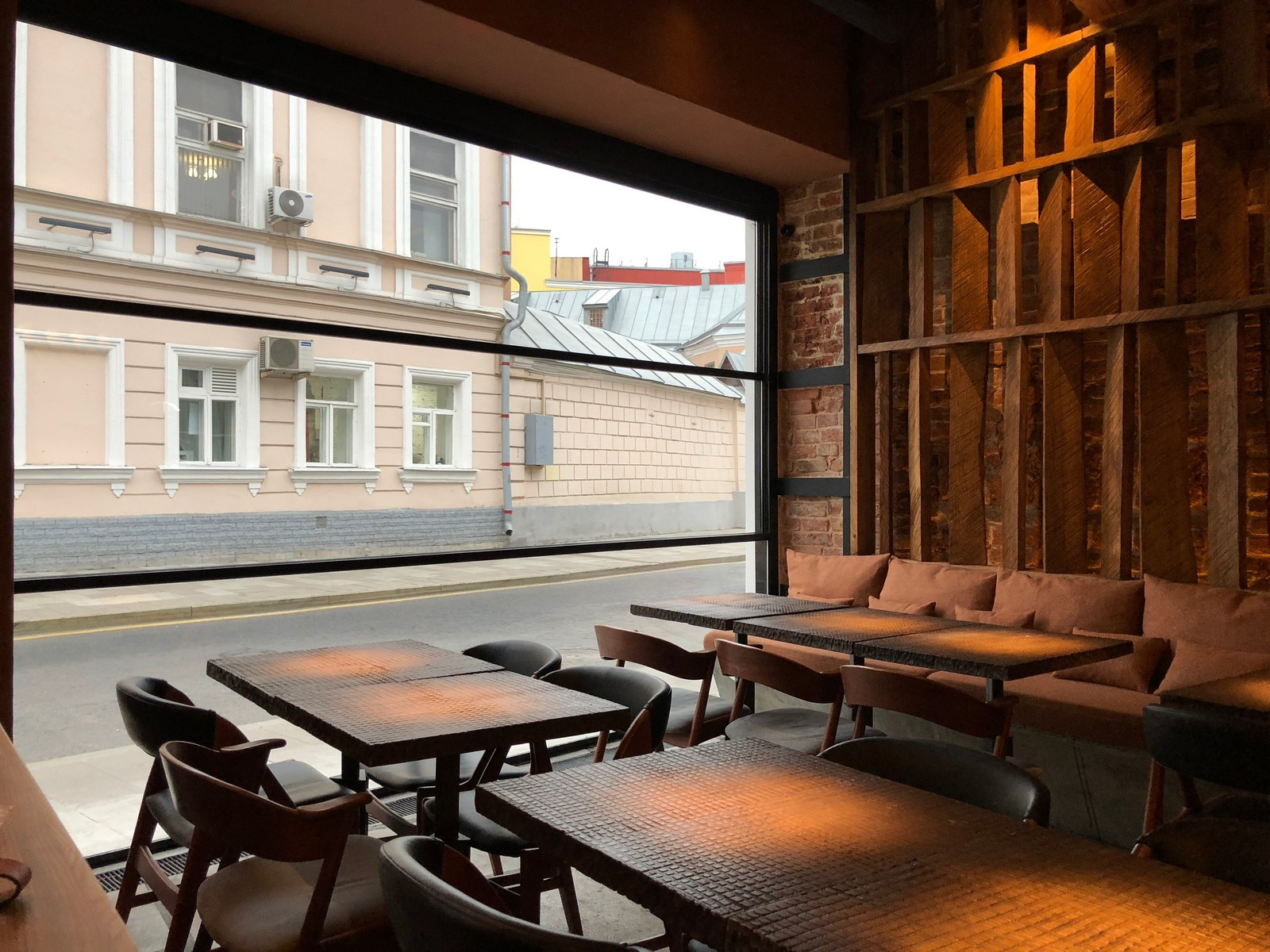 Самые большие в России гильотинные подъемные окна